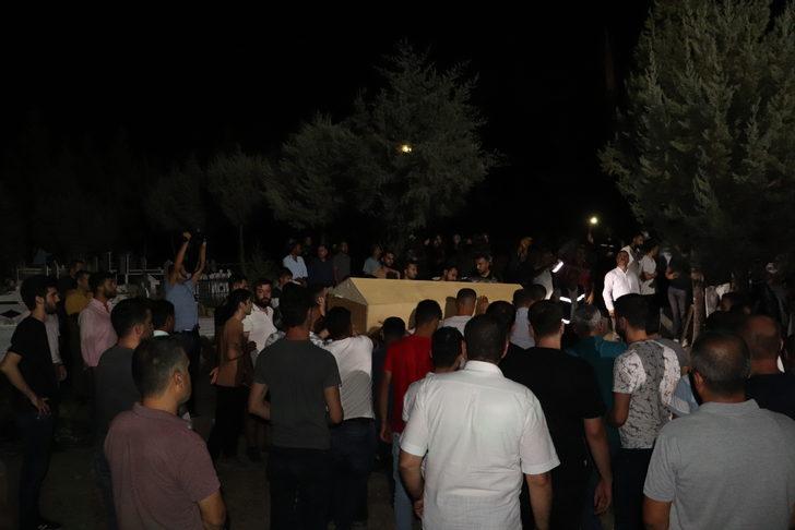 Müküs Çayı'nda 2 ay önce kaybolan ve cesedi bulunan hemşire son yolculuğuna uğurlandı G4