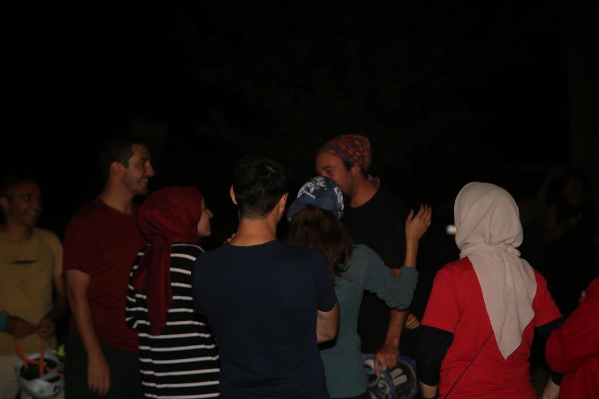 Valla Kanyonu'ndan tahliye edilen 10 kişi yakınlarının bulunduğu kamp alanına geldi