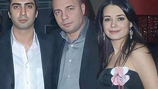 Özgü Namal, Oktay Kaynarca'nın oynadığı dizinin setine gitti! Beyaz saçları dikkat çekti