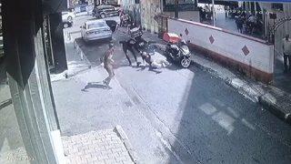 Film sahnelerini aratmadı! Sokak ortasında güpegündüz biber gazı sıkıp kaçırmaya çalıştılar