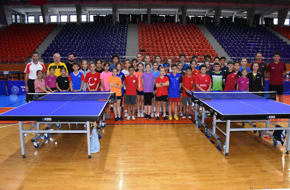 Masa tenisinin k&uuml;&ccedil;&uuml;k sporcuları Ordu'da geleceğe hazırlanıyor
