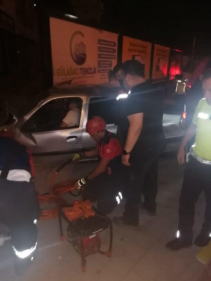Denizli'de iki otomobilin çarpıştığı kazada 1 kişi öldü, 4 kişi yaralandı