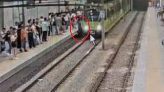 Metronun önüne atladı, yürekleri ağza getirdi! Korku dolu anlar kamerada