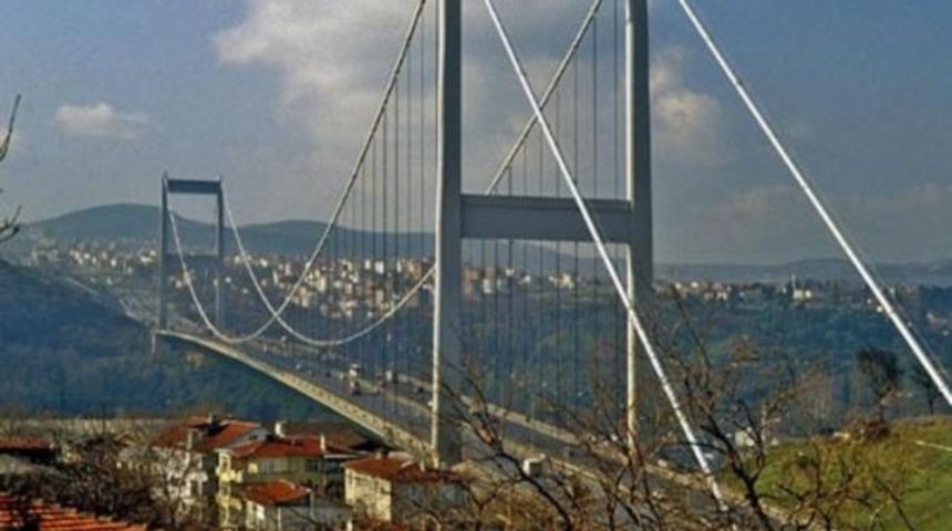 Boğaziçi Köprüsü'nde bomba şüphesi trafiği durdurdu