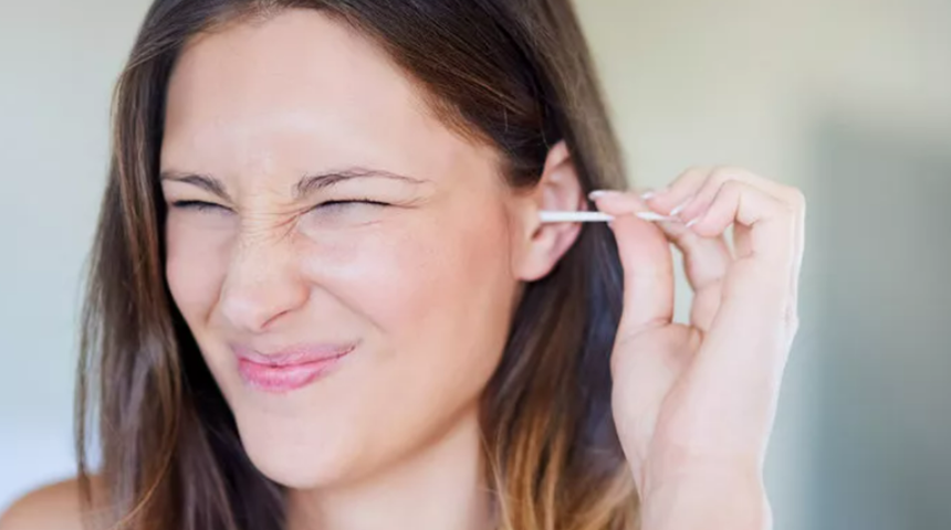 Tıkanıklığa yol açıyor! Kulak çubuğu zararlı mıdır? Kulak nasıl temizlenmelidir?