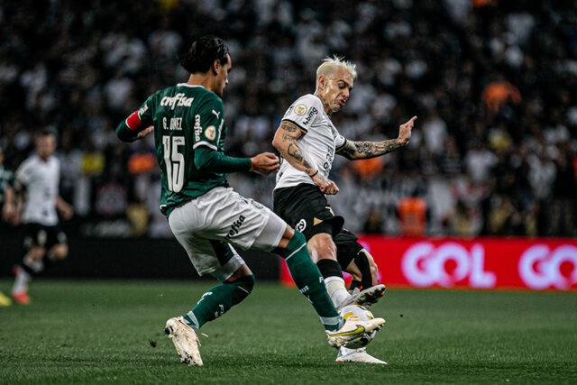 roger_guedes_durante_partida_entre_corinthians_e_vhuw