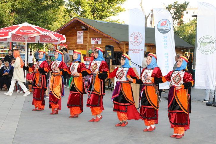 ​​​​​​"Kars 1. Altın Eller Geleneksel El Sanatları Festivali" sürüyor G4