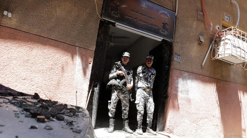 Son dakika: Mısır'da kilisede feci yangın! Onlarca kişi yaşamını yitirdi