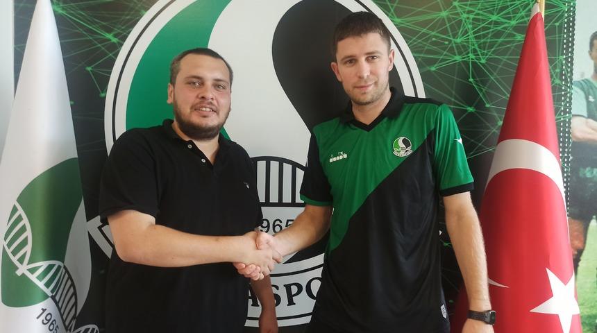 Sakaryaspor forvet oyuncusu Artem Kravets'i renklerine bağladı