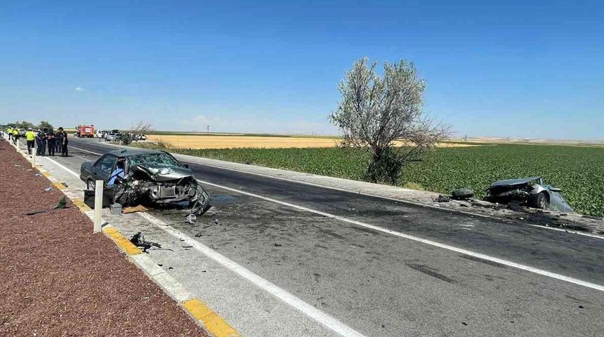 Feci kaza! Karşı şeride geçip 3 araca çarptı: 1 ölü, 7 yaralı