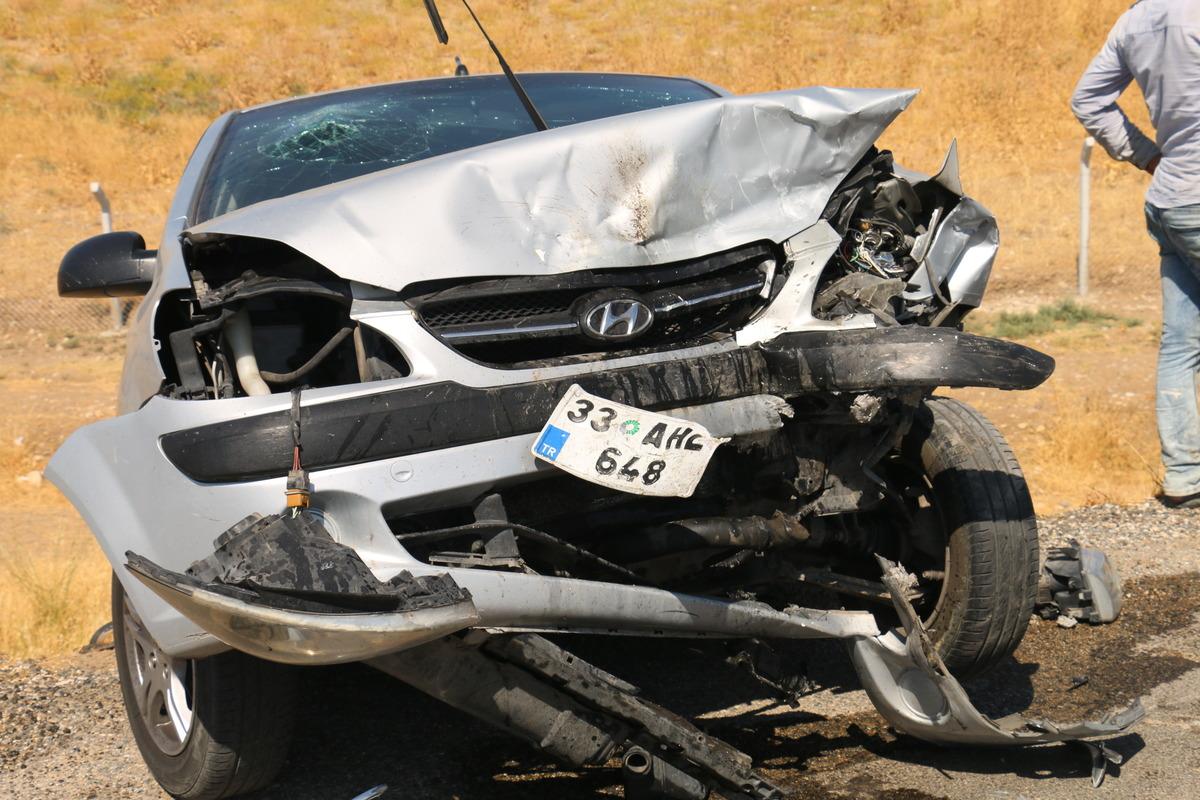 Adıyaman'da iki otomobilin &ccedil;arpıştığı kazada 1 kişi &ouml;ld&uuml;, 4 kişi yaralandı