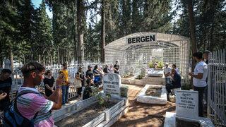 Şarkıcı Bergen, Mersin'deki mezarı başında anıldı