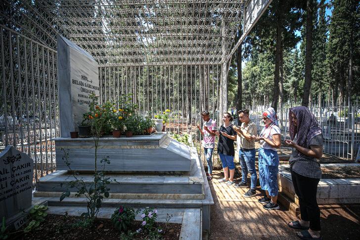 Şarkıcı Bergen, Mersin'deki mezarı başında anıldı G4