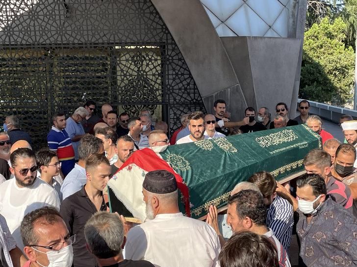 Kadıköy'de öldürülen Elif Mihriban Arduç son yolculuğuna uğurlandı G3