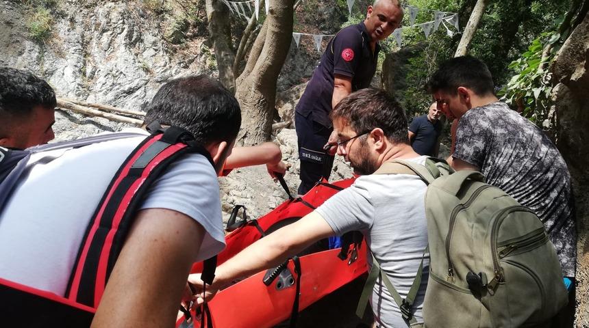 Osmaniye'de kayalıklardan düşerek yaralanan kişi kurtarıldı