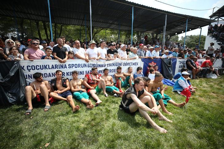 Geleneksel Kurtdereli Yağlı Güreşleri'nin başpehlivanı Yusuf Can Zeybek oldu G1