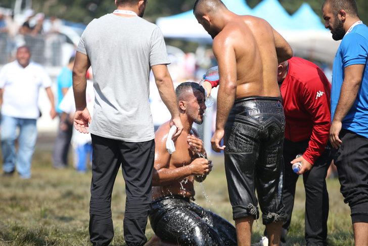 Geleneksel Kurtdereli Yağlı Güreşleri'nin başpehlivanı Yusuf Can Zeybek oldu G3