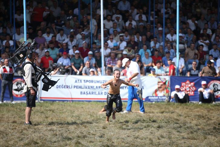 Geleneksel Kurtdereli Yağlı Güreşleri'nin başpehlivanı Yusuf Can Zeybek oldu G4