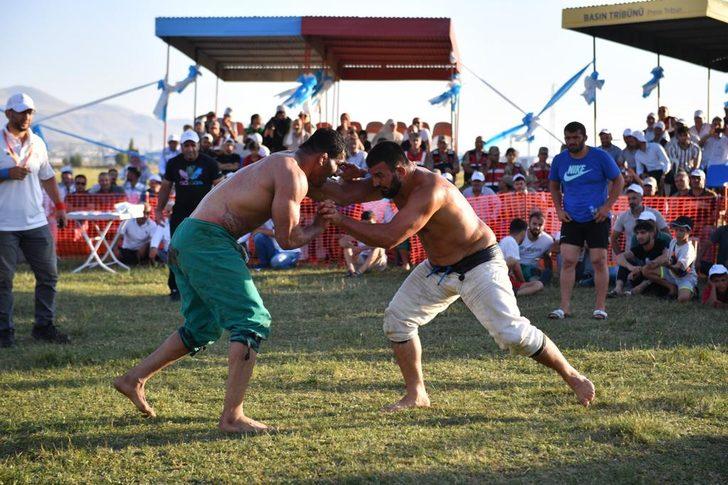 Geleneksel Erzurum Ovası Güreş Festivali'nde Rıza Yıldırım başpehlivan oldu G1
