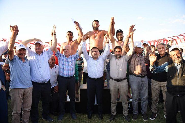 Geleneksel Erzurum Ovası Güreş Festivali'nde Rıza Yıldırım başpehlivan oldu G2