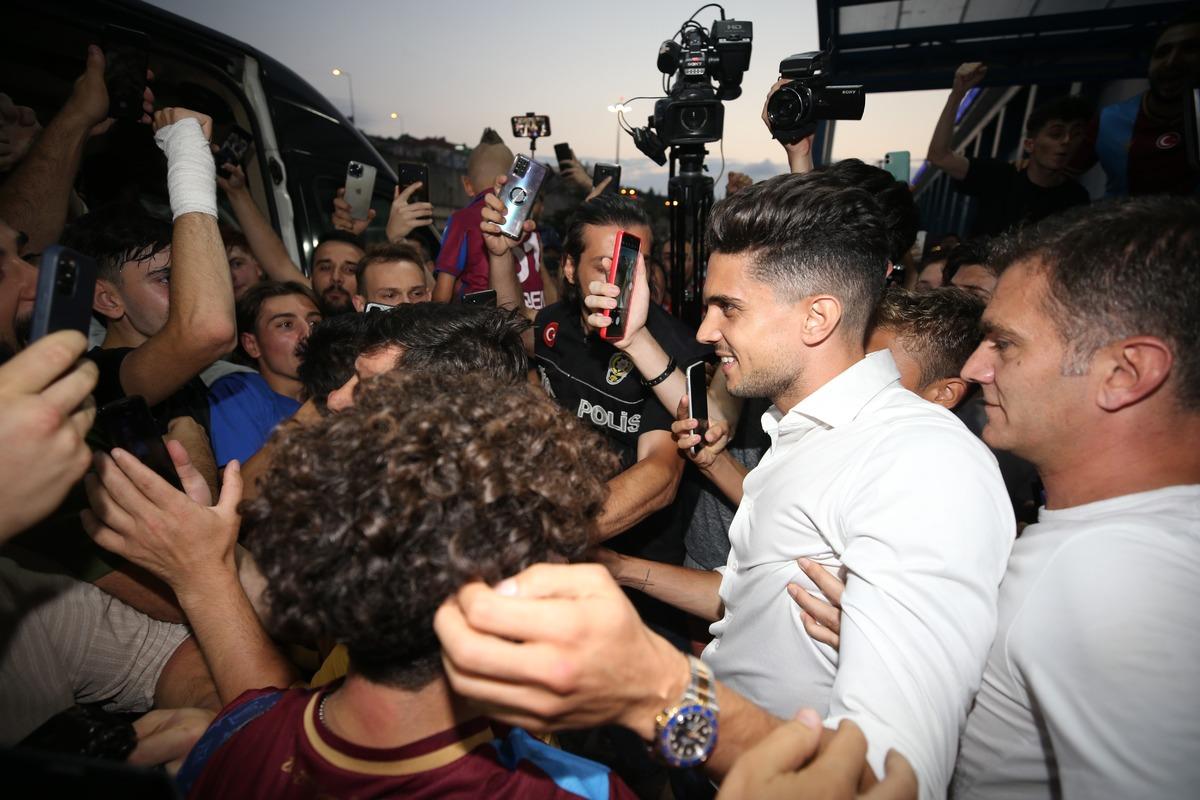 Trabzonspor'un transfer g&ouml;r&uuml;şmesi yaptığı Bartra ve Lahtimi, Trabzon'a geldi