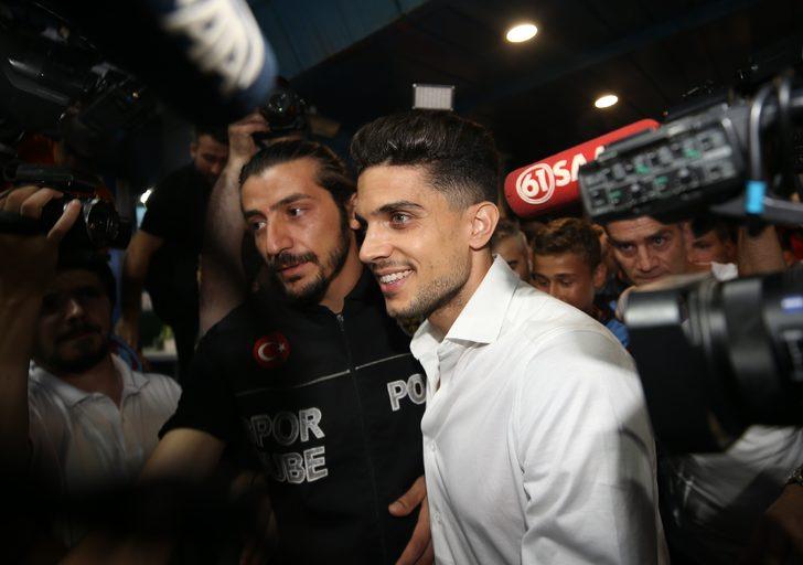 Trabzonspor'un transfer görüşmesi yaptığı Bartra ve Lahtimi, Trabzon'a geldi G4