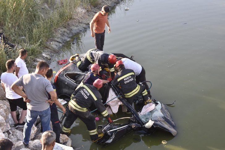 Yürek burkan görüntü! Kazada babası ölen küçük çocuğa çikolata verip, sakinleştirmeye çalıştılar G1