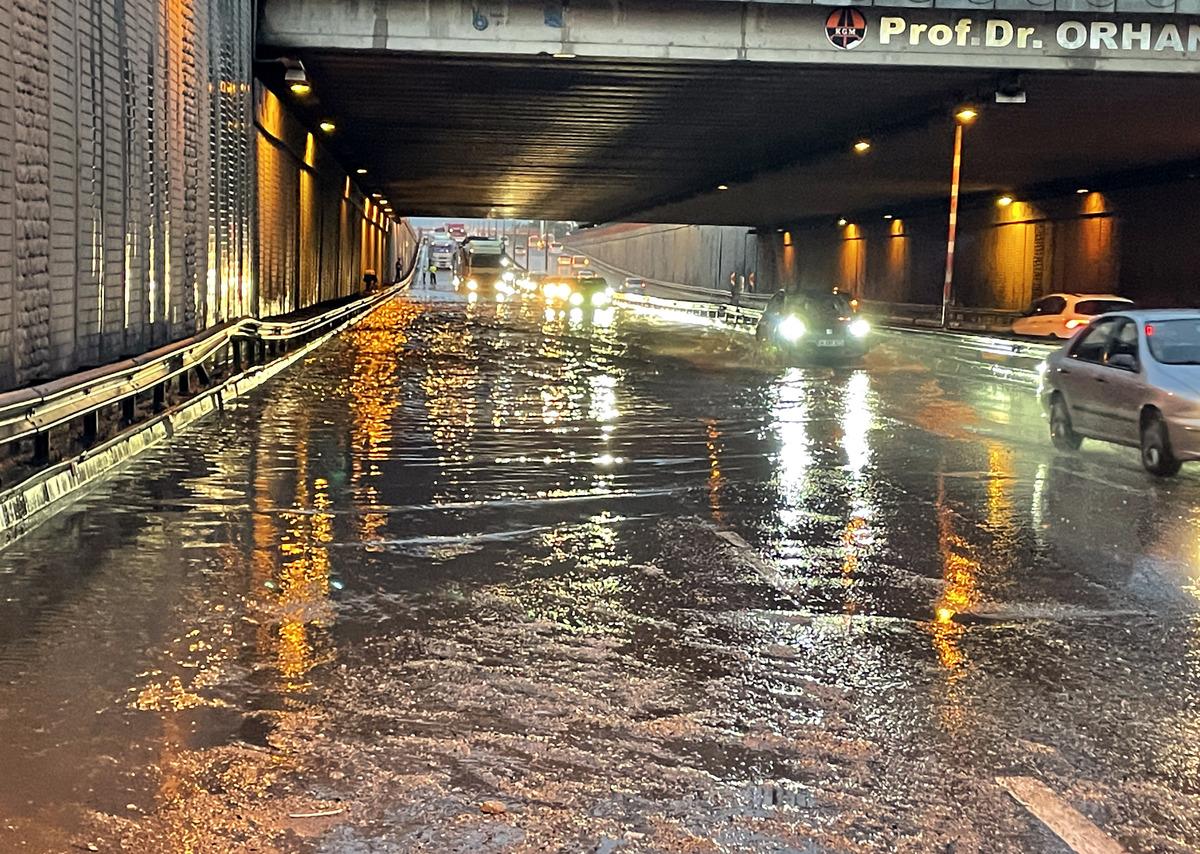 Eskişehir'de sağanak ve dolu etkili oldu
