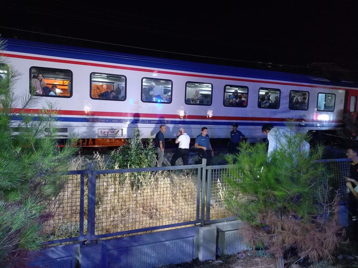 Manisa'da trenin &ccedil;arptığı bir kişi hayatını kaybetti