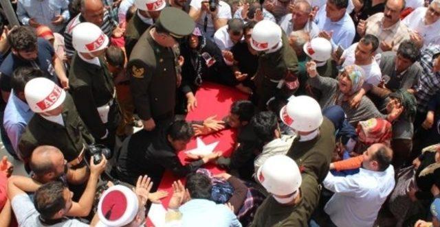 Şehit uzman çavuş Mert i, Kırıkhan da 10 bin kişi uğurladı 1