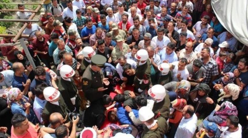Şehit uzman çavuş Mert'i, Kırıkhan'da 10 bin kişi uğurladı