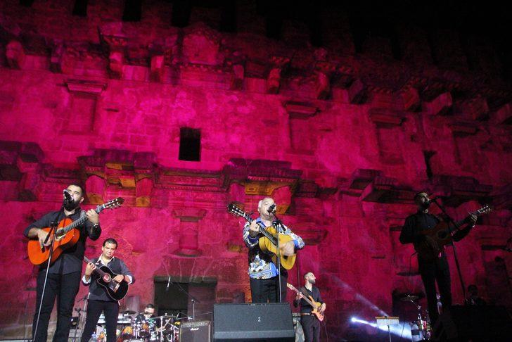 Grup Gipsy Kings ve baş solisti Nicolas Reyes, Aspendos Antik Tiyatrosu'nda sahne aldı G3
