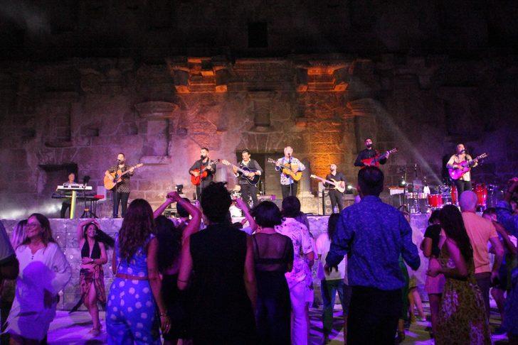 Grup Gipsy Kings ve baş solisti Nicolas Reyes, Aspendos Antik Tiyatrosu'nda sahne aldı G5