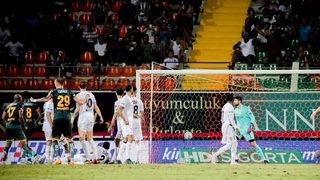 Beşiktaş'ta büyük yıkım! 3-0 öne geçtikleri maçtan 3-3 beraberlikle ayrıldılar...