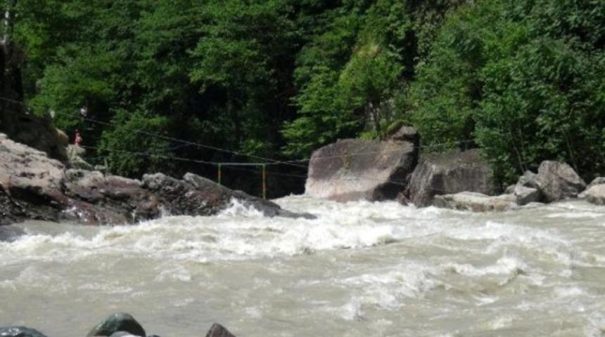 Rafting yaparken dereye düşen muhasebe müdürü boğuldu