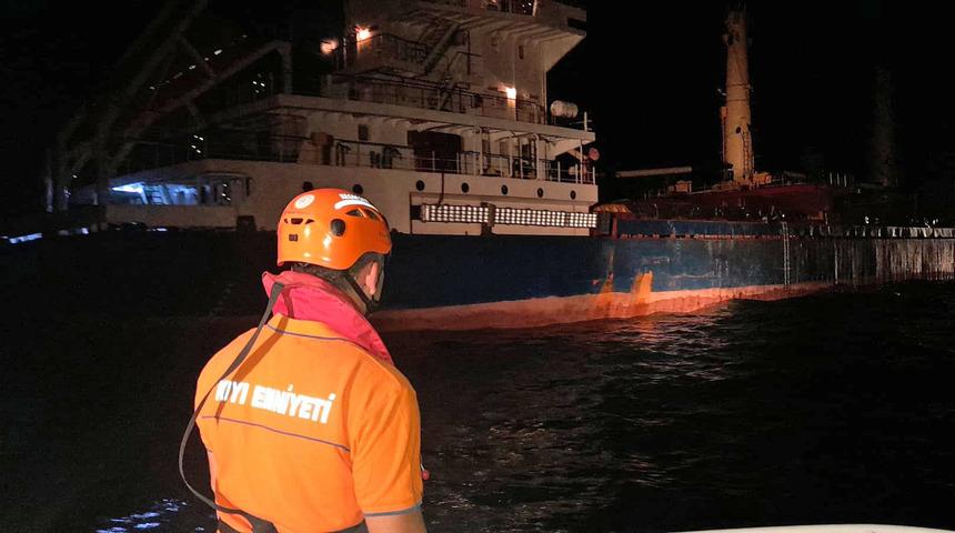 Çanakkale Boğazı'nda arızalanan kargo gemisi güvenli bölgeye çekilecek