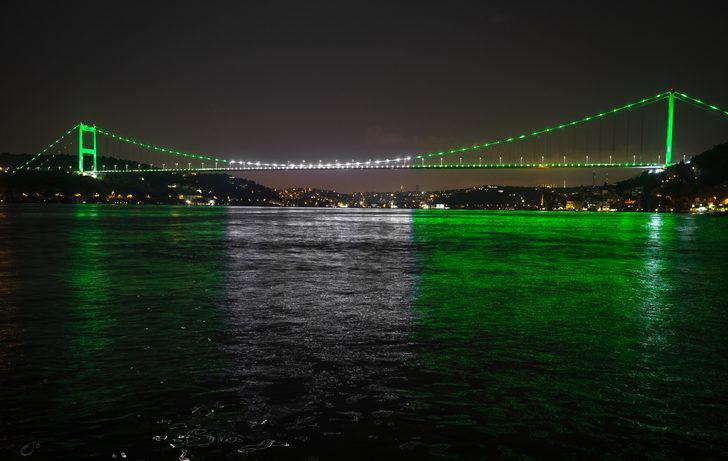 Fatih Sultan Mehmet Köprüsü Pakistan bayrağının renklerine büründü G1
