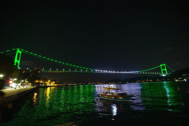 Fatih Sultan Mehmet Köprüsü Pakistan bayrağının renklerine büründü G3