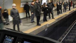 Son dakika: İstanbul'da sağanak yağış ulaşımı vurdu! Bazı metro seferleri iptal edildi