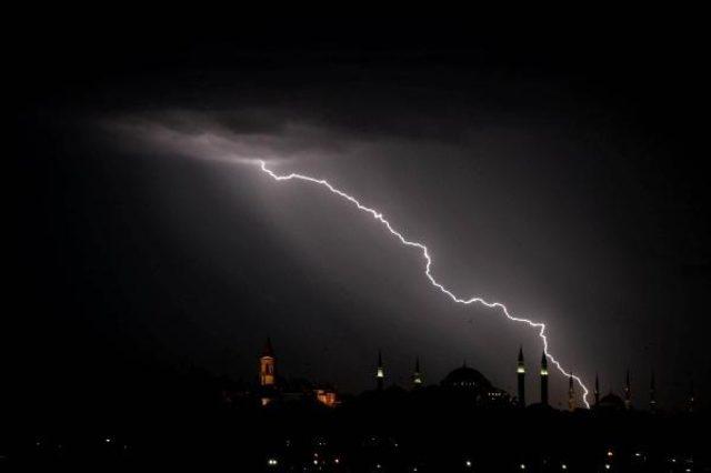 İstanbul da şimşekli gece... 1