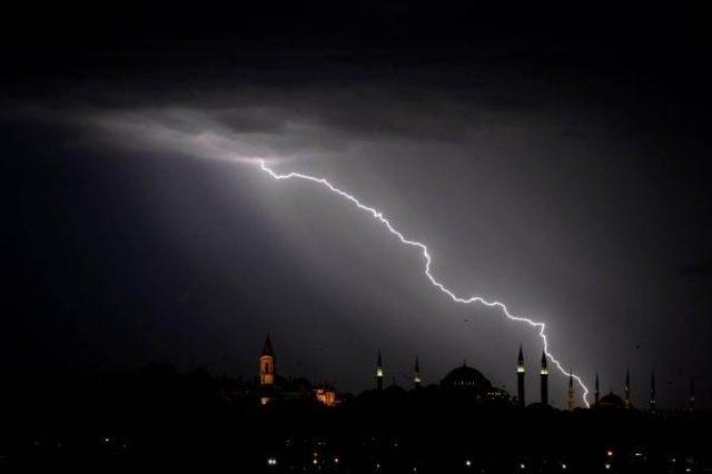 İstanbul da şimşekli gece... 2