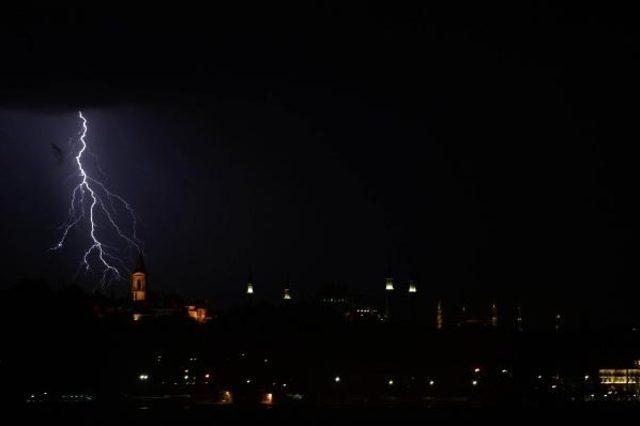 İstanbul da şimşekli gece... 3