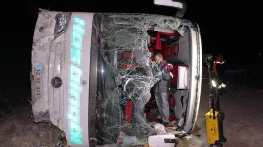 Yolcu otobüsü şarampole yuvarlandı: 30 yaralı