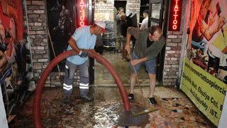 Tekirdağ'da sağanak nedeniyle bazı ev ve iş yerlerini su bastı