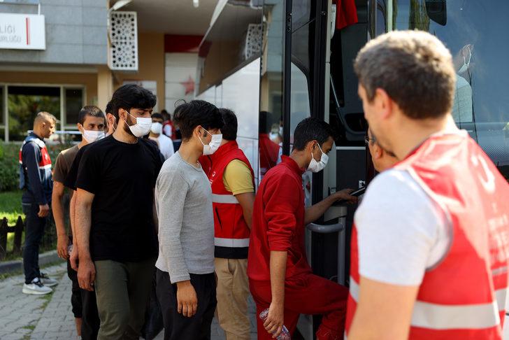 Sınır dışı edilecek 110 Afganistan uyruklu, Edirne'den İstanbul'a gönderildi G4