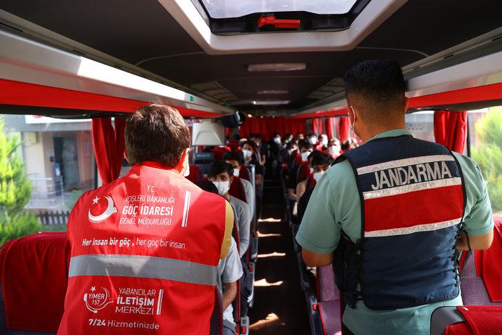 Sınır dışı edilecek 110 Afganistan uyruklu, Edirne'den İstanbul'a gönderildi G5