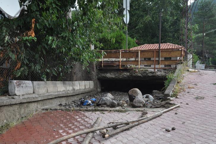 Mudurnu'da sel hasara neden oldu G3