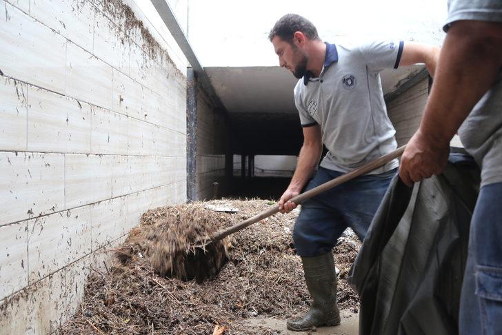 GÜNCELLEME 2 - Bursa'da sağanak hayatı olumsuz etkiledi G3