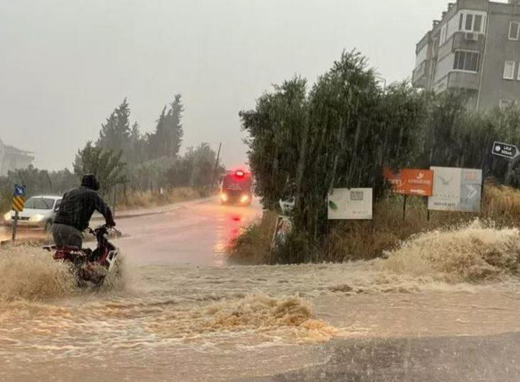 SON DAKİKA: İstanbul'da yollar göle döndü, birçok yeri su bastı! AFAD'tan sel ve hortum uyarısı geldi G5