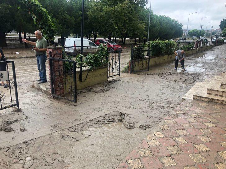 GÜNCELLEME 2 - Bursa'da sağanak hayatı olumsuz etkiledi G1